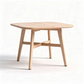 Mesa quadrada de madeira clara com dimensões de 75 x 75 x 75cm